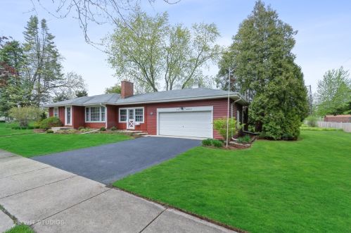 990 Waverly Rd, Glendale Heights, IL 60137-4830