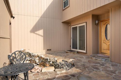 8960 Bluff Ln, Fair Oaks, CA 95628-6415