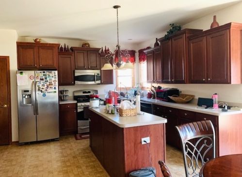 713 Lawler Ave, Addison, IL 60101-4214