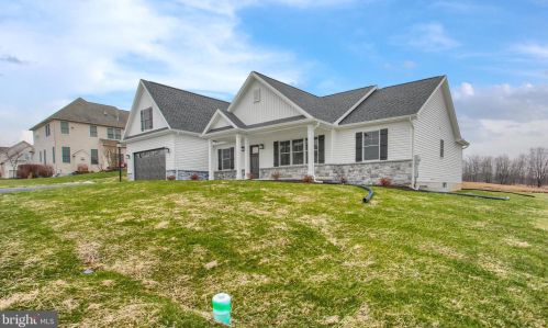 16 Bayberry Rd, Carlisle, PA 17013-8416