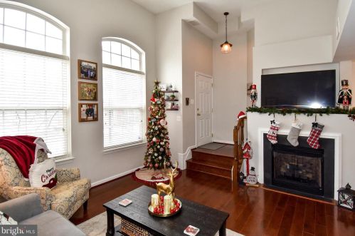 6089 Aster Haven Cir, Haymarket, VA 20169-6253