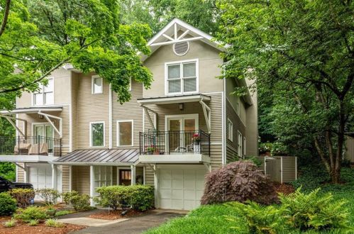1431 Hillpine Ln, Atlanta, GA 30306-3273