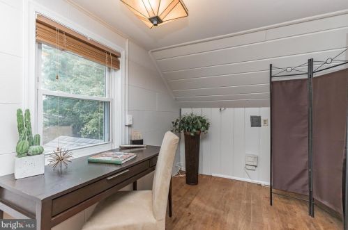 916 Robin Rd, Silver Spring MD 20901-1871 exterior