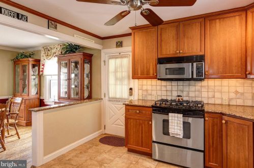 287 Wayne Ave, Tavistock NJ 08033-1008 exterior