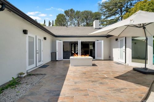 3634 Royal Woods Dr, Van Nuys CA  91403-4214 exterior