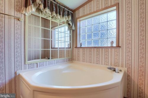 200 Cricklewood Ct, Lancaster PA  17603-2173 exterior