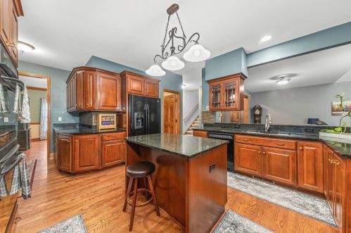 5 Crenshaw Ct, Lemont IL  60490-6614 exterior
