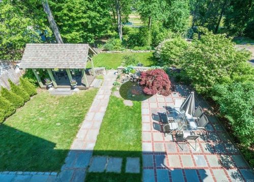 21 Eversley Ave, Norwalk, CT 06851-5816