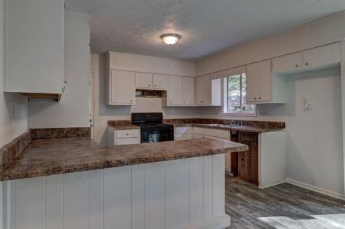 3021 Bretton Dr, Rex GA  30273-2010 exterior