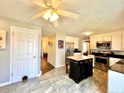 23 Birchwood Dr, Killingly CT  06241-2200 exterior