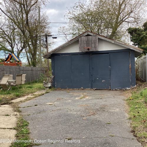 822 Drummond Ave, Tinton Falls NJ 07712-5707 exterior