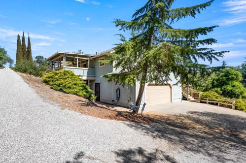 973 Auburn Ravine Rd, Auburn, CA 95603-3817