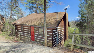1935 Sb Ogle Ln, Pigeon Forge, TN 37876-7283