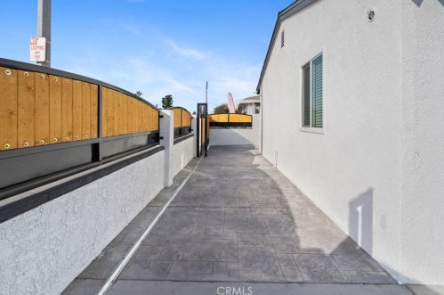 300 Brookhurst St, Anaheim CA  92801-5608 exterior