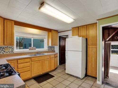 112 Fame Ave, Hanover PA 17331-1585 exterior