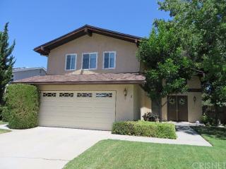 9330 Glade Ave, Chatsworth, CA 91311-5701
