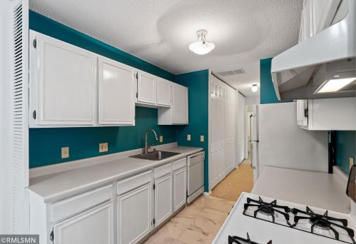 4828 Grenwich Way, Saint Paul MN  55128-2039 exterior