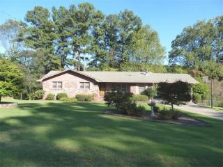 2034 Cason Dr, Marietta, GA 30066-6237