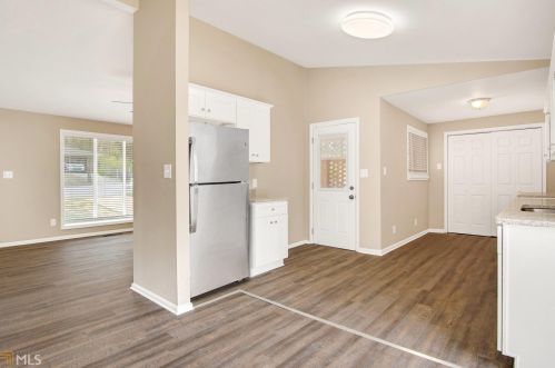 2707 Crescendo Dr, Atlanta GA  30318-6043 exterior