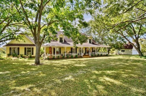3602 Hilltop Dr, Chappell Hill, TX 77426-6144