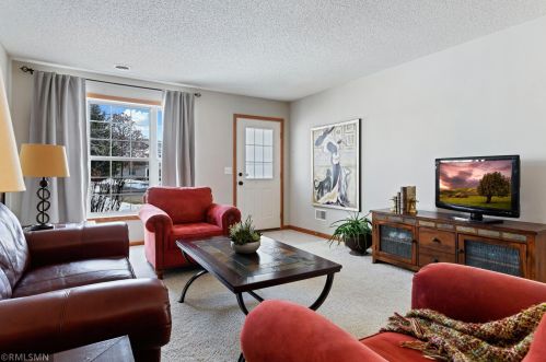 2742 Wagon Wheel Curv, Chaska, MN 55318-1580