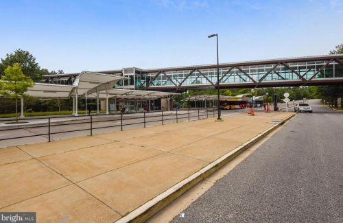 7112 Ayers Meadow Ln, Springfield VA  22150-4915 exterior