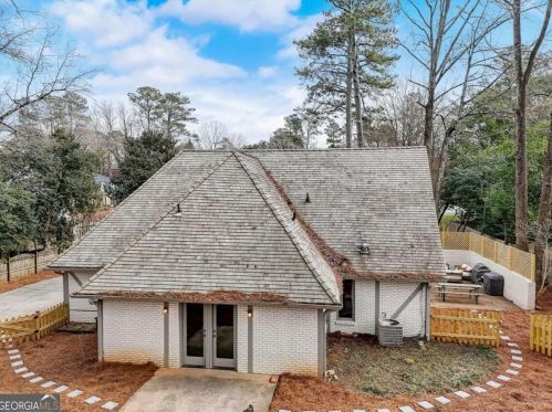 400 Breakwater Rdg, Atlanta GA  30328-1808 exterior