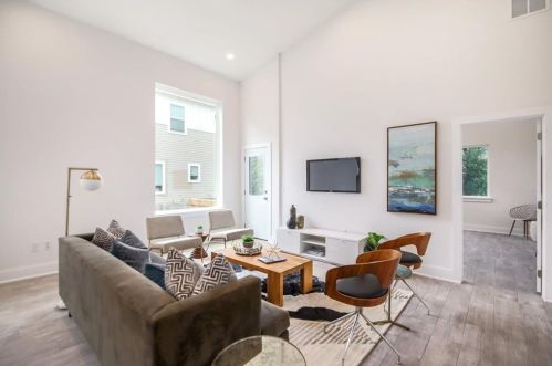 5008 Baker St, Austin TX  78721-1511 exterior