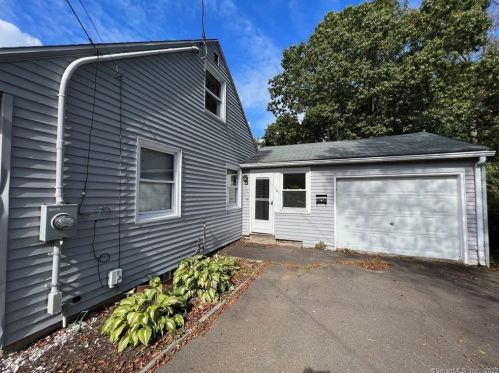 8 Beechwood Dr, Wallingford CT  06492-2413 exterior