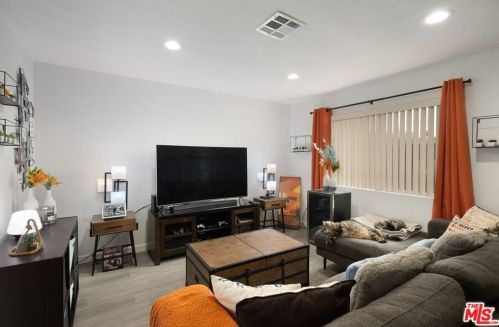 907 Inglewood Ave, Inglewood, CA 90302-3737