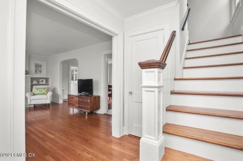 21 Hartford Ave, Greenwich, CT 06830-5902