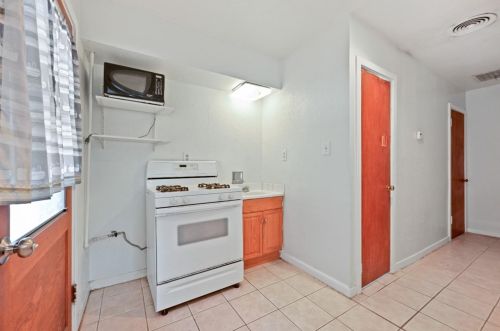 1432 Marshall St, Turlock CA 95380-4133 exterior