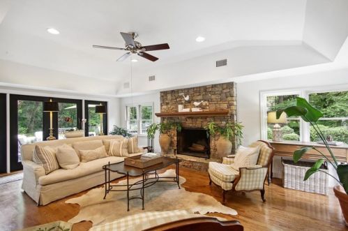 4660 Hitching Post Trl, Atlanta GA  30342 exterior