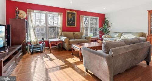 8076 Powderbrook Ln, Springfield, VA 22153-2926