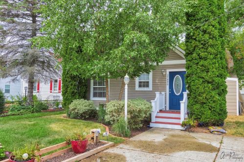 37990 Nora Pl, Spring Grove, IL 60081-9330