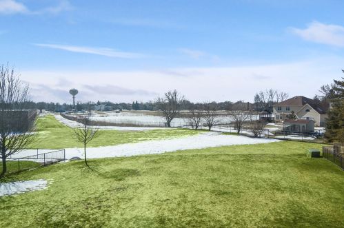 1198 Knollwood Dr, Carol Stream IL  60188-2943 exterior