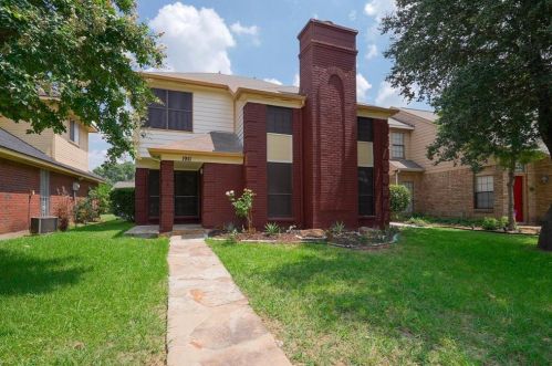 1911 Cheyenne Dr, Carrollton TX  75010-4008 exterior