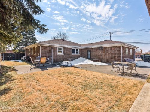 8170 Davis St, Niles IL 60714-1506 exterior