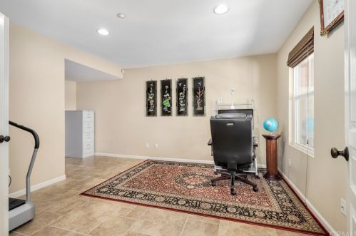 8024 Torino, Stanton, CA 90680-3372