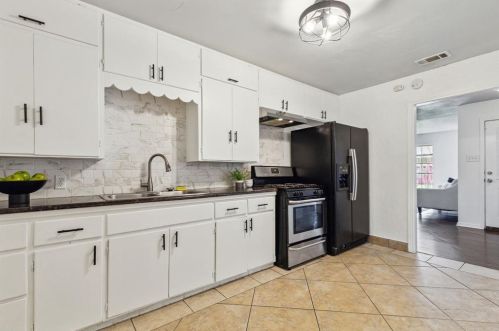 3821 Mercury St, Fort Worth TX  76111-5142 exterior