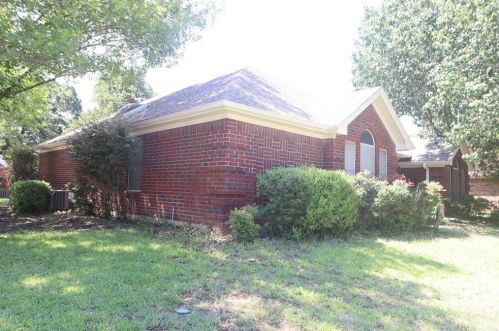 401 Inland Cir, Azle, TX 76020-4908