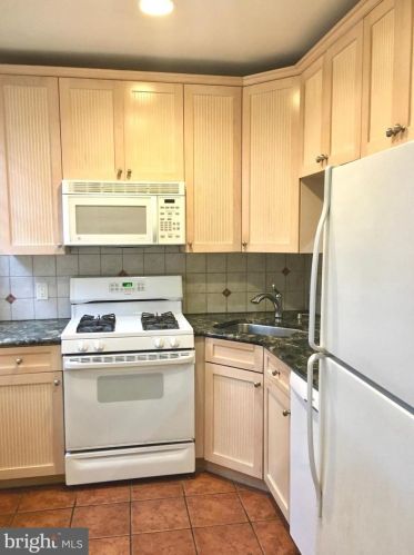 340 12 St, Philadelphia PA 19147-1832 exterior