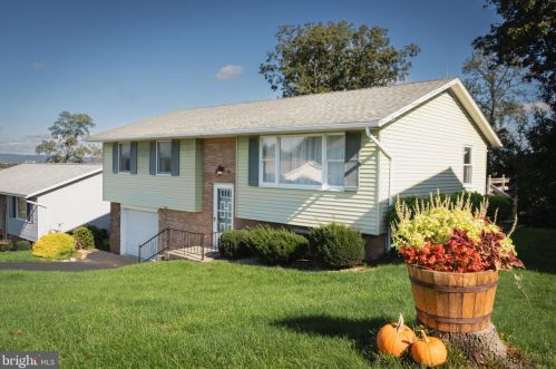 146 Boomerang Dr, Ephrata, PA 17522-2437