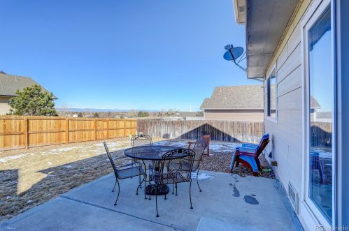 6067 Quatar Way, Aurora CO 80016-7134 exterior