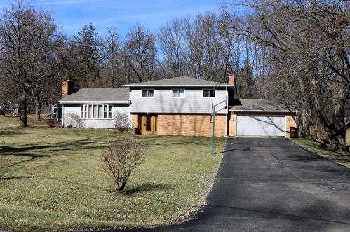 651 White Oak Dr, Springfield, OH 45504-4172