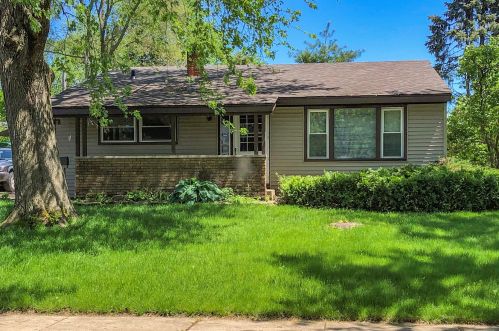 112 Pecos Cir, Carpentersville, IL 60110-1113