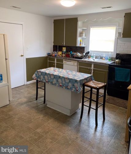 213 Alexandria St, Fredericksburg, VA 22408-4103