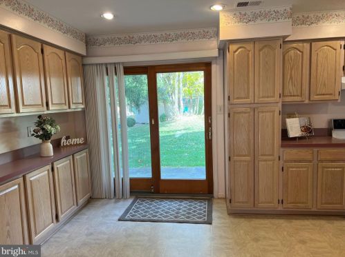 616 Piping Rock Dr, Silver Spring MD 20905-5863 exterior