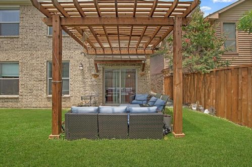 2104 Cologne Dr, Carrollton TX 75007-2336 exterior