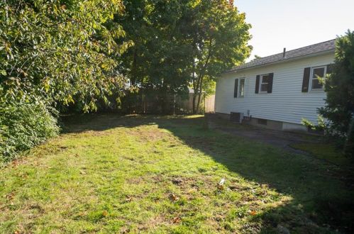 21 Holiday Ave, Warwick, RI 02888-4006